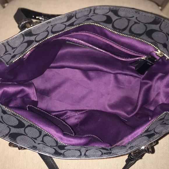 Coach handbag, lots of pockets - Picture 2 of 2